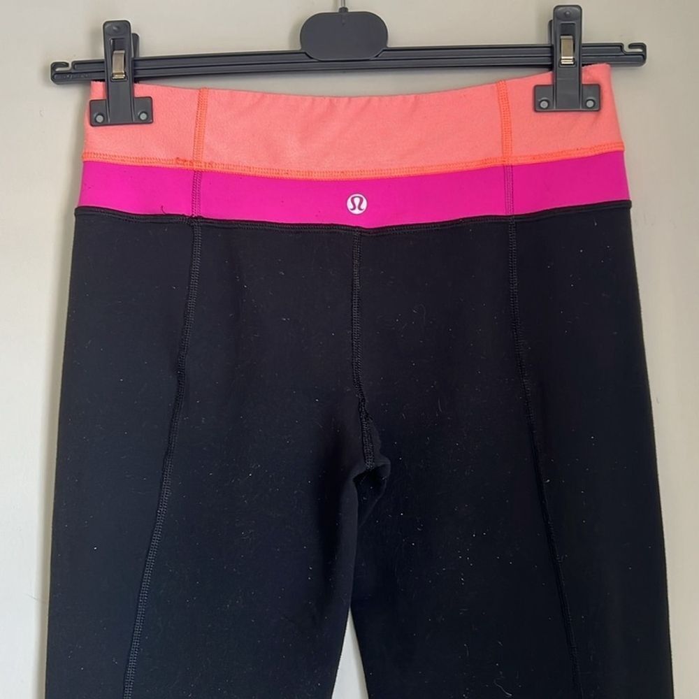LULULEMON BLACK REVERSIBLE PINK/ORANGE YOGA PANTS - Picture 4 of 6